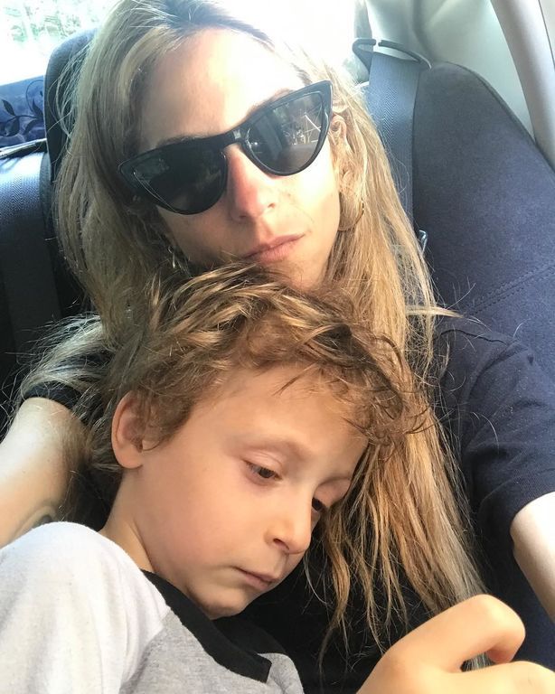 Σοφία Καρβέλα: Η καθημερινότητα με τα παιδιά της εντός και εκτός σπιτιού μέσα από φωτογραφίες (pics)