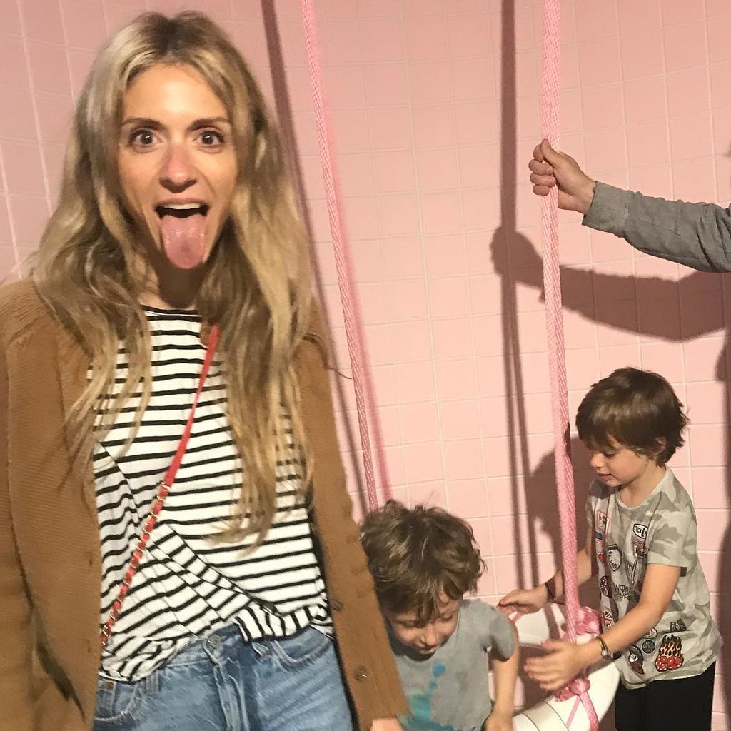 Σοφία Καρβέλα: Η καθημερινότητα με τα παιδιά της εντός και εκτός σπιτιού μέσα από φωτογραφίες (pics)