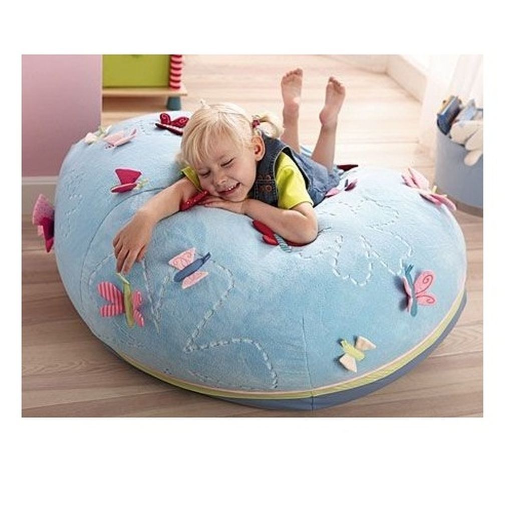 Πουφ με πεταλούδες για το παιδικό δωμάτιο του παιδιού σας