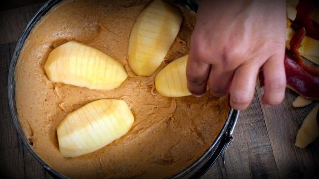 Λαχταριστό και ζουμερό κέικ με μήλα και κανέλα 