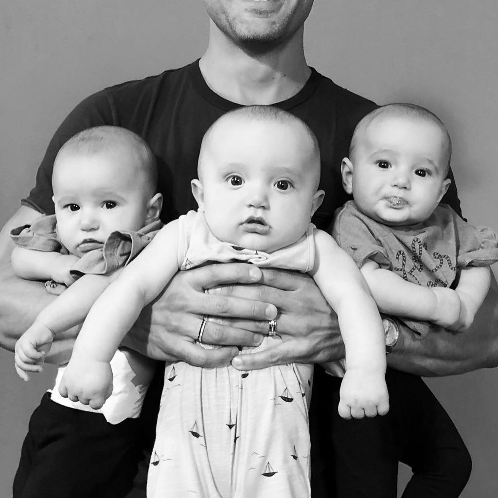 Αυτές είναι οι πιο χαριτωμένες φωτογραφίες με τρίδυμα που έχετε δει (pics) 