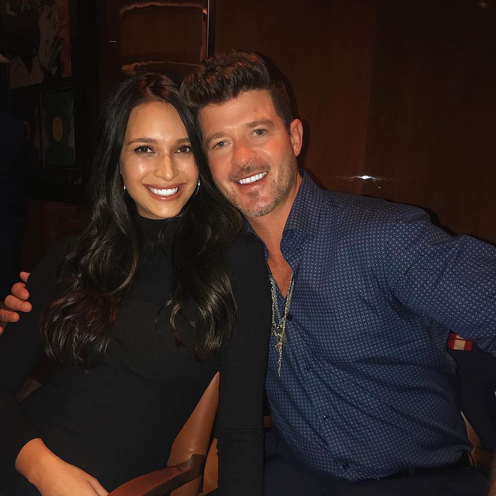 Έρχεται ο πελαργό! Η μέλλουσα γνωστή μαμά φωτογραφίζει τη φουσκωμένη της κοιλίτσα