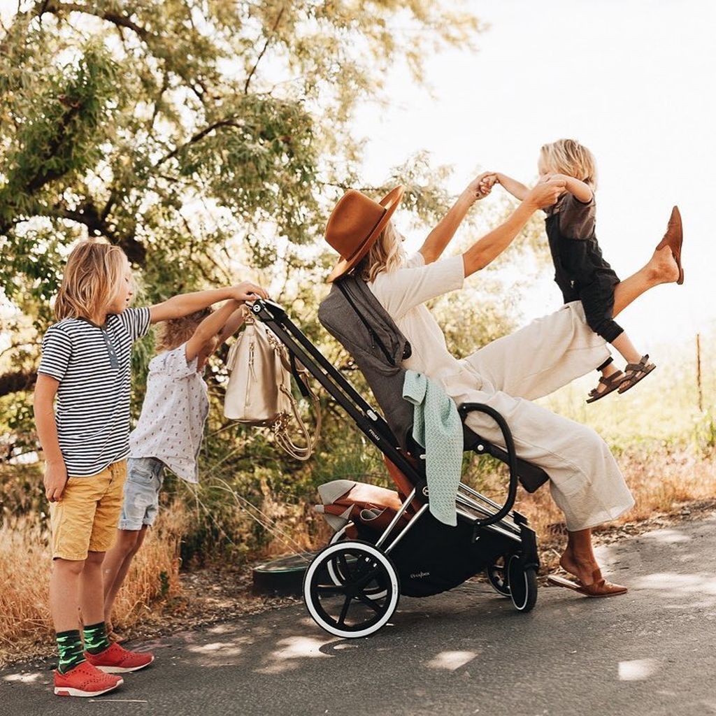 Αυτή είναι η ζωή μιας Influencer μαμάς μπροστά και πίσω από το Instagram (pics)