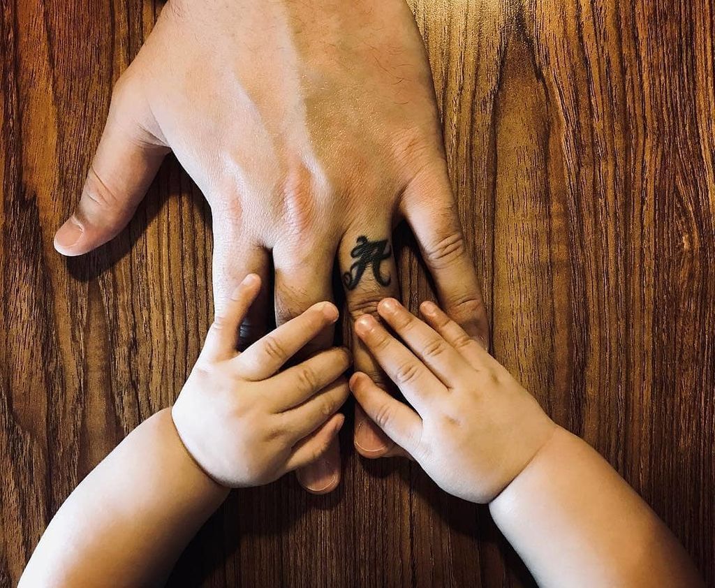 Είκοσι πέντε απίθανες φωτογραφίες μπαμπάδων με τα παιδιά τους σε στιγμές χαλάρωσης  (pics)