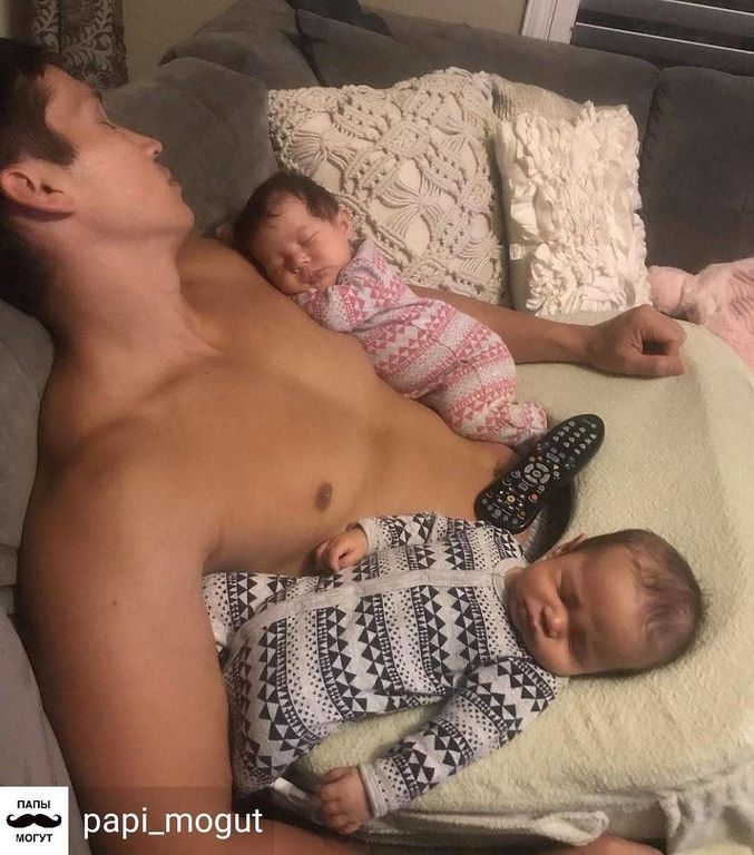 Είκοσι πέντε απίθανες φωτογραφίες μπαμπάδων με τα παιδιά τους σε στιγμές χαλάρωσης  (pics)