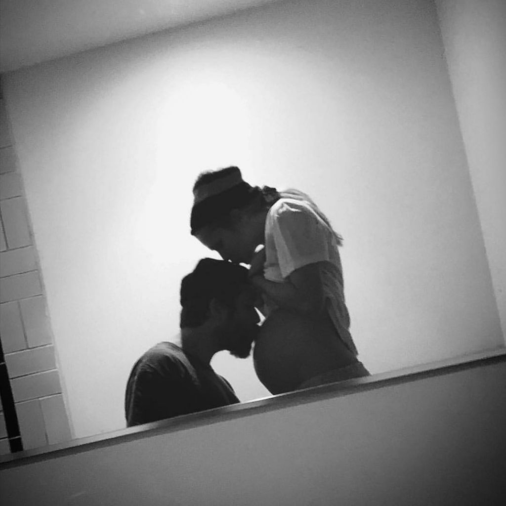 Η τρυφερή φωτογραφία στη 16η εβδομάδα της εγκυμοσύνης της παρέα με τον μικρότερο γιο της