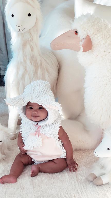 Khloe Kardashian: «Λιώσαμε» με τις μεταμφιέσεις της κόρης True Thompson!