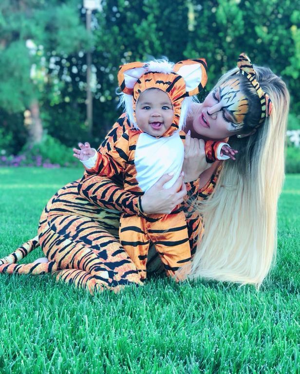 Khloe Kardashian: «Λιώσαμε» με τις μεταμφιέσεις της κόρης True Thompson!