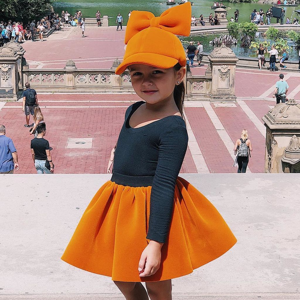 Αυτό είναι το μικρό μοντέλο που από τα post του κερδίζει από 150 μέχρι 5.000 δολάρια