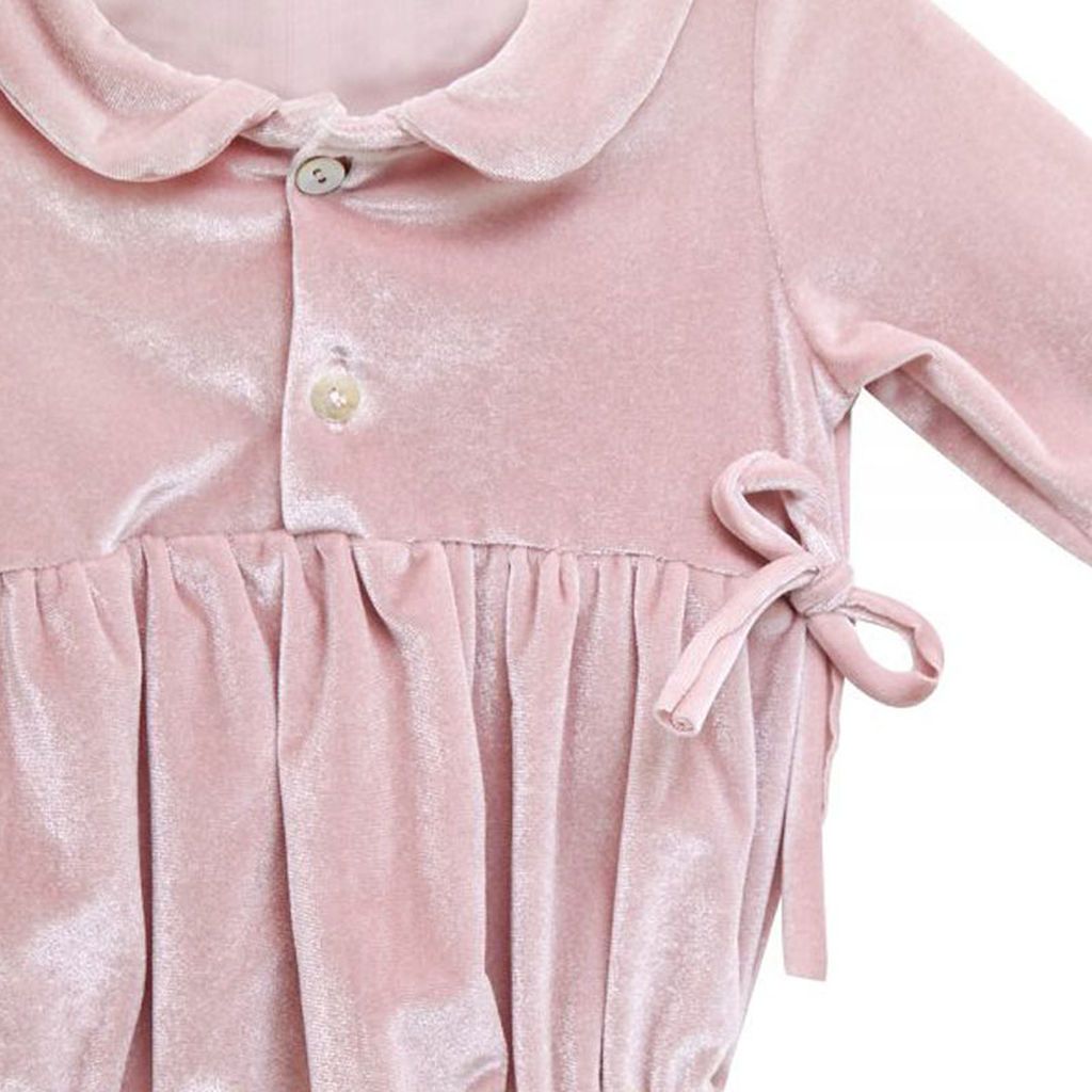 Υπέροχο βρεφικό βελούδικο κορμάκι για τις λιλιπούτειες πριγκίπισσές σας