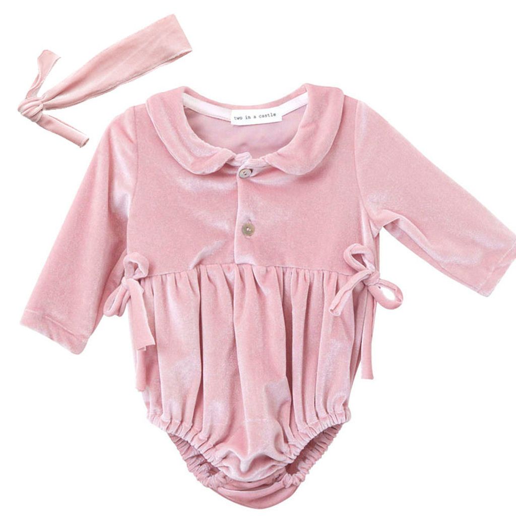 Υπέροχο βρεφικό βελούδικο κορμάκι για τις λιλιπούτειες πριγκίπισσές σας