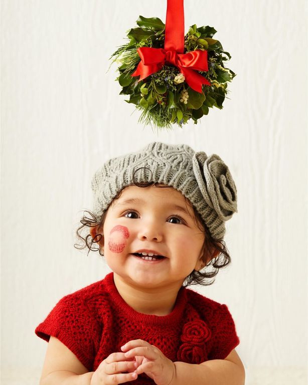 Γονείς φωτογραφίζουν τα παιδιά τους σε χριστουγεννιάτικο ντεκόρ (pics) 