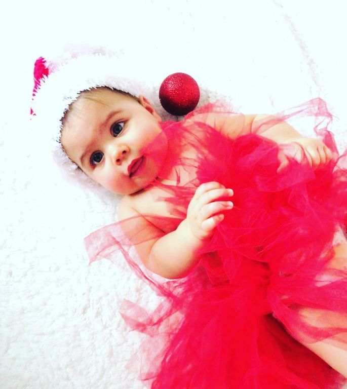 Γονείς φωτογραφίζουν τα παιδιά τους σε χριστουγεννιάτικο ντεκόρ (pics) 