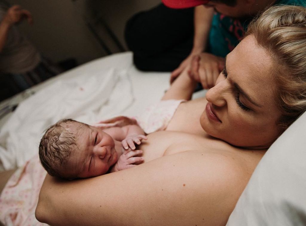 Συγκλονιστικές φωτογραφίες μητρότητας που όμοιές της δεν έχει δει (pics)