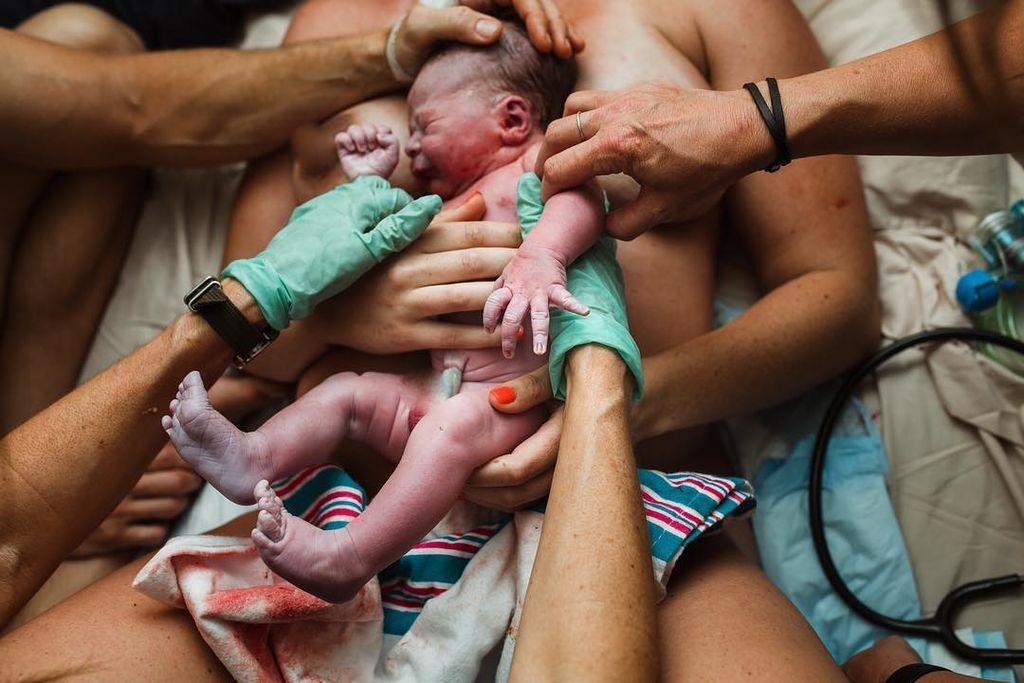 Συγκλονιστικές φωτογραφίες μητρότητας που όμοιές της δεν έχει δει (pics)