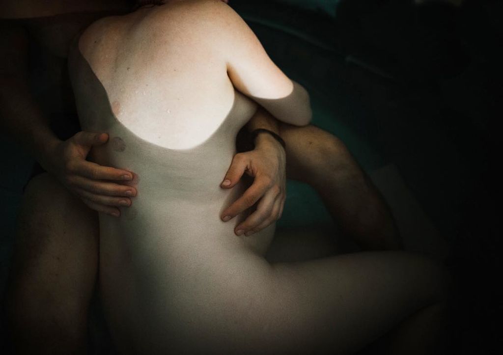 Συγκλονιστικές φωτογραφίες μητρότητας που όμοιές της δεν έχει δει (pics)