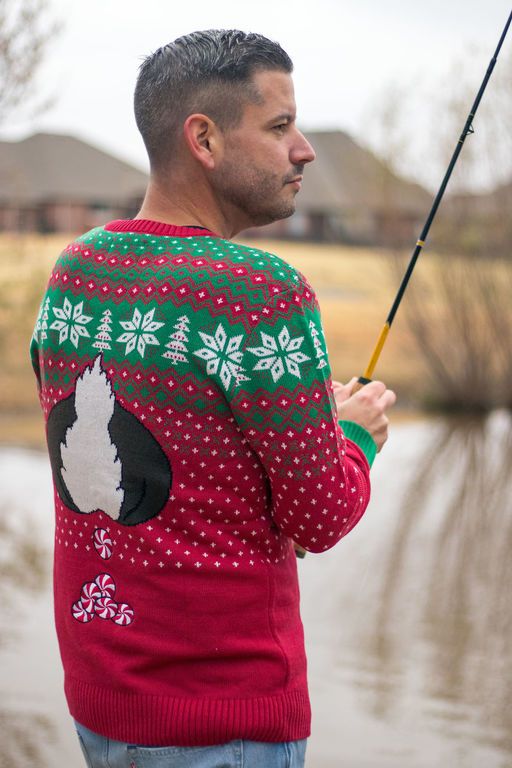 Πόζαρε φορώντας τα πιο αστεία χριστουγεννιάτικα ρούχα που έχετε δει (pics) 