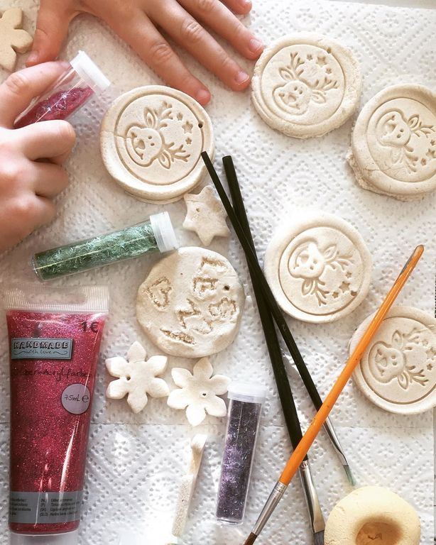 Ζύμη με κορν φλαόυρ για τα πιο όμορφα και πιο λευκά Χριστουγεννιάτικα στολίδια (pics)