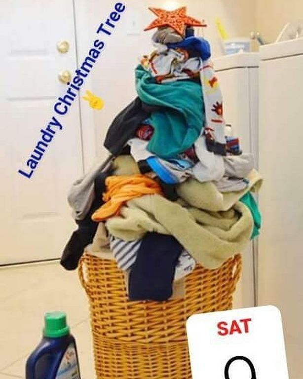 Είσαι μάνα; Μάλλον αυτό το χριστουγεννιάτικο δέντρο το έχεις φτιάξει πολλές φορές (pic)