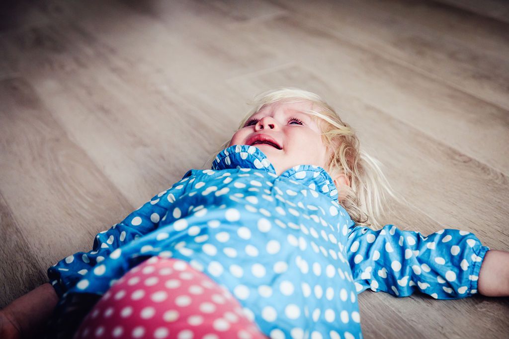 Μοιραστείτε μαζί του δικές σας εμπειρίες
Είναι καλό να μοιράζεστε με το παιδί σας, δικές σας εμπειρίες και αναμνήσεις. Βοηθάει το παιδί να καταλάβει ότι δεν είναι το μόνο που φοβάται. Το ίδιο είχε αισθανθεί και η μαμά του και ο μπαμπάς του. 