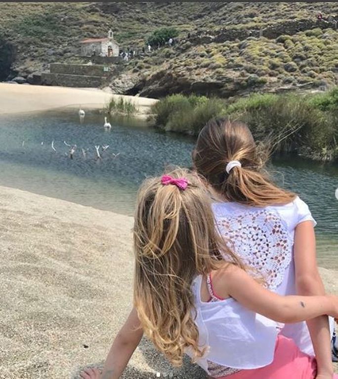 Ελένη Μενεγάκη: Αυτές είναι οι φωτογραφίες με τα παιδιά της που σάρωσαν στο instagram (pics)