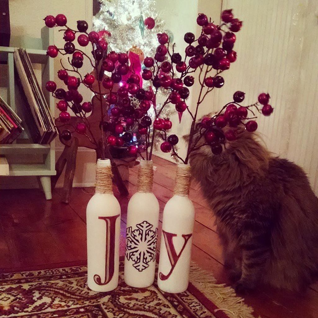 DIY: Απίθανα Χριστουγεννιάτικα διακοσμητικά από… μπουκάλια! (vid+pics)