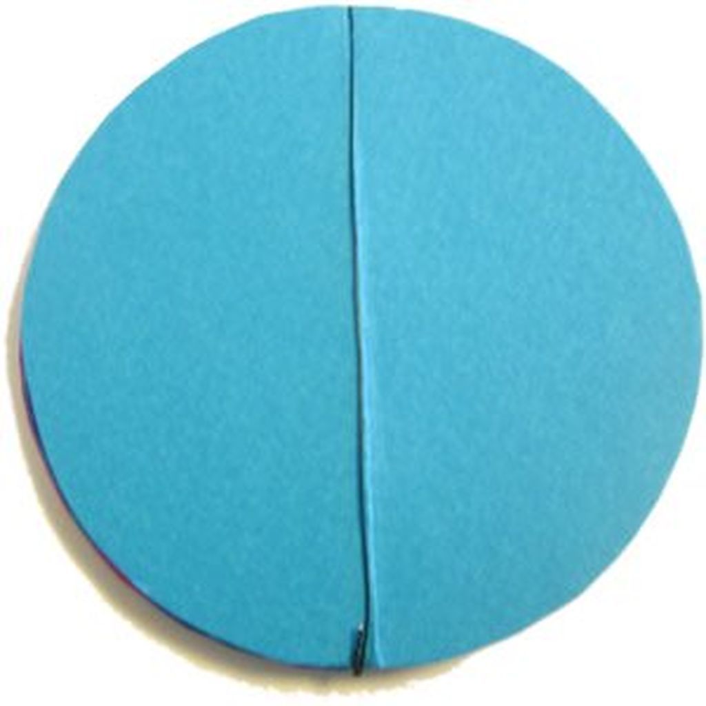 Πιέστε καλά μέχρι να κολλήσει η κλωστή.