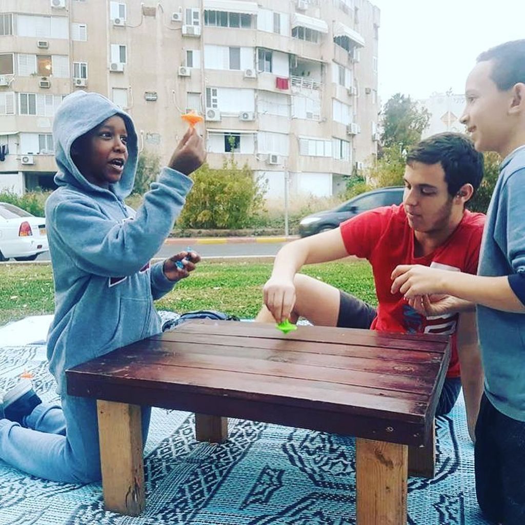 Θέλεις να παίξουμε; Όμορφες εικόνες με παιδιά που παίζουν από όλο τον κόσμο (pics)