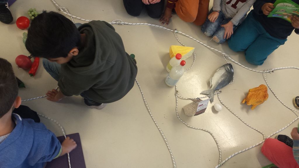 Πώς θα μάθουν τα παιδιά να τρέφονται σωστά; Μα φυσικά από «το ΑΒητάρι της ισορροπημένης διατροφής»