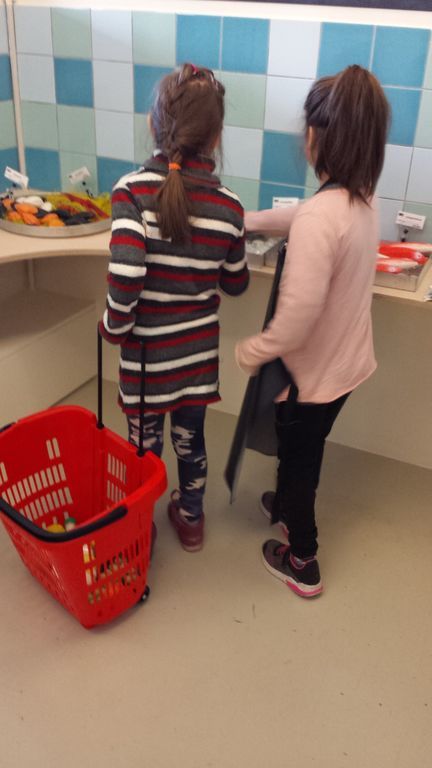 Πώς θα μάθουν τα παιδιά να τρέφονται σωστά; Μα φυσικά από «το ΑΒητάρι της ισορροπημένης διατροφής»