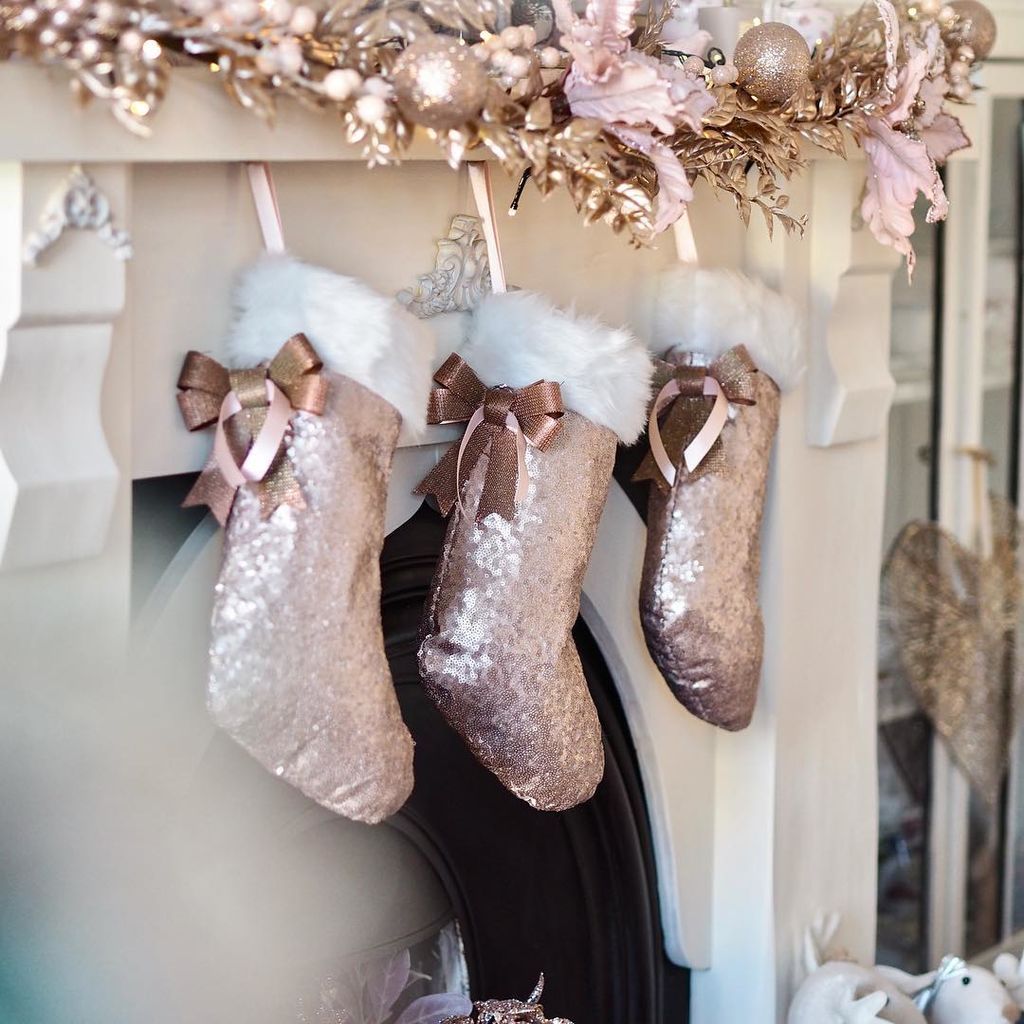 Φτιάξτε εντυπωσιακές χριστουγεννιάτικες κάλτσες για τα δώρα ή τη διακόσμηση του σπιτιού (vid + pics)