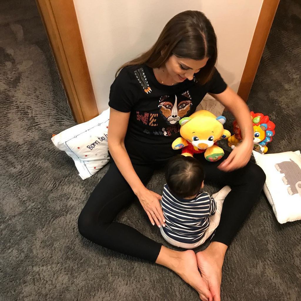 Σταματίνα Τσιμτσιλή: Τα πρώτα Χριστούγεννα με τον γιο της (pics)