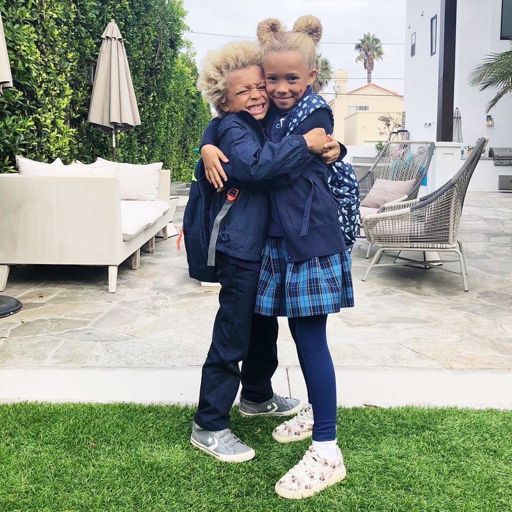 Αυτά είναι τα ξανθά σγουρομάλλικα παιδιά που κάνουν καριέρα στο Instagram (pics)