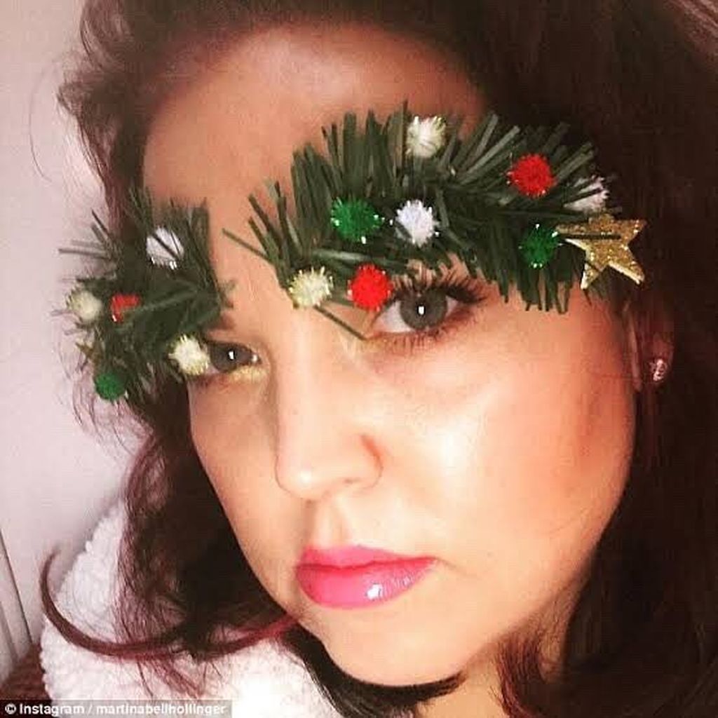 Αυτή η χριστουγεννιάτικη μόδα στα φρύδια έχει διχάσει τις γυναίκες (pics)