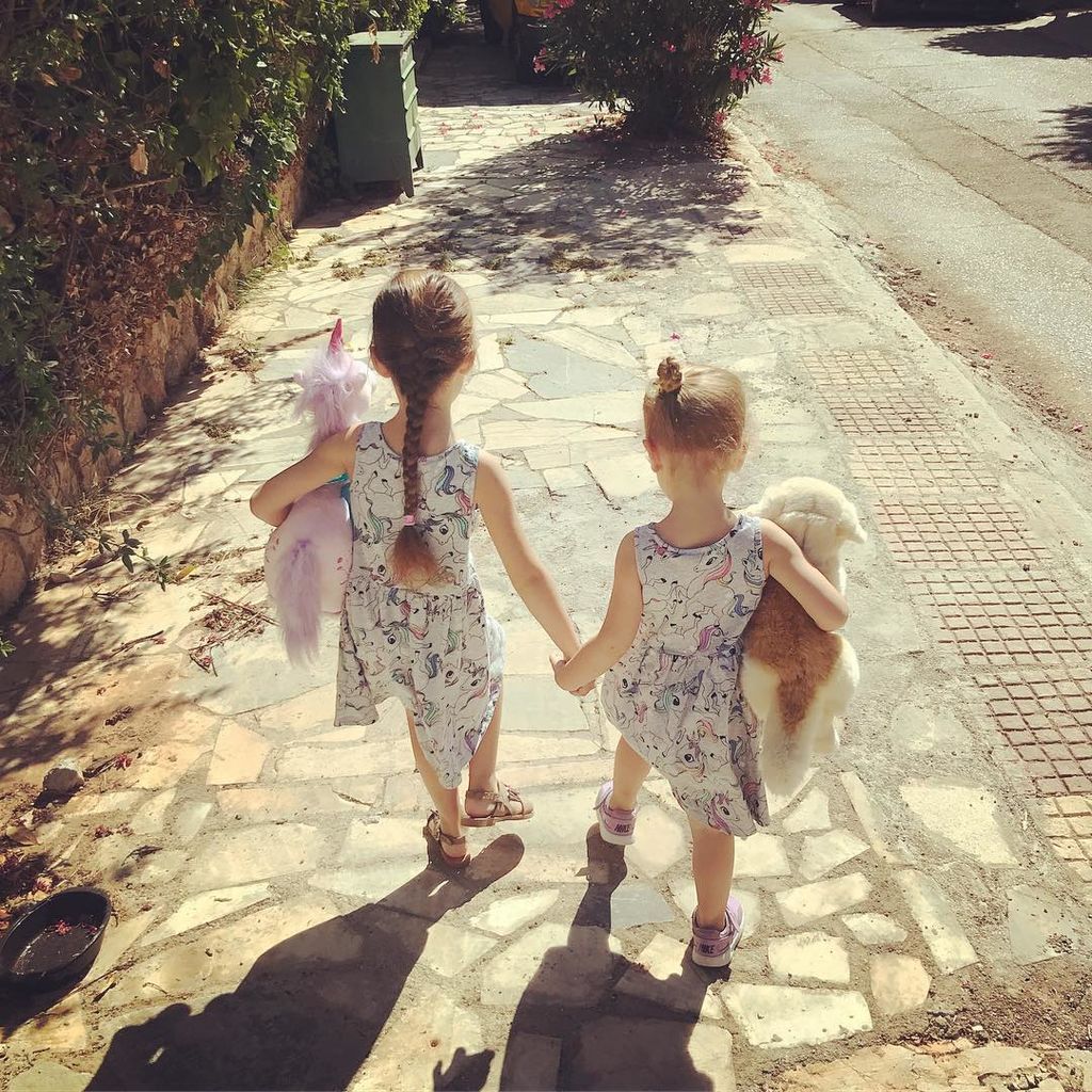 Την Θέλξη την ξέρετε! Τις κόρες της όμως; (pics)