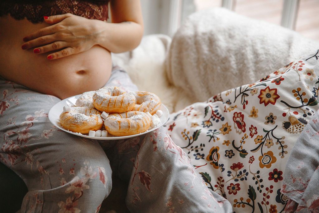 Χριστουγεννιάτικες συμβουλές για εγκύους: Τι να φάτε, τι να φορέτετε και τι να αποφύγετε 