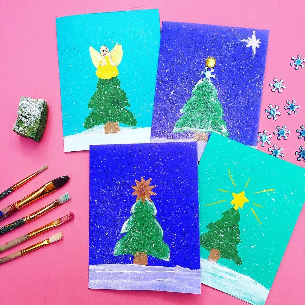 Στείλτε έγκαιρα προσκλήσεις 
Φροντίστε να στείλετε έγκαιρα τις προσκλήσεις σας. Προτιμήστε οι προσκλήσεις σας να έχουν χριστουγεννιάτικο θέμα, χρησιμοποιείστε χριστουγεννιάτικες κάρτες. Αναθέστε στα παιδιά να τις κατασκευάσουν και να τις ζωγραφίσουν. Όλο