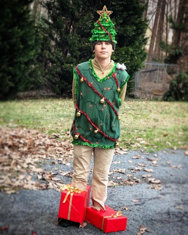 Θα γελάσετε πολύ! Αυτά είναι τα πιο κακόγουστα χριστουγεννιάτικα πουλόβερ που έχετε δει (pics+vid) 