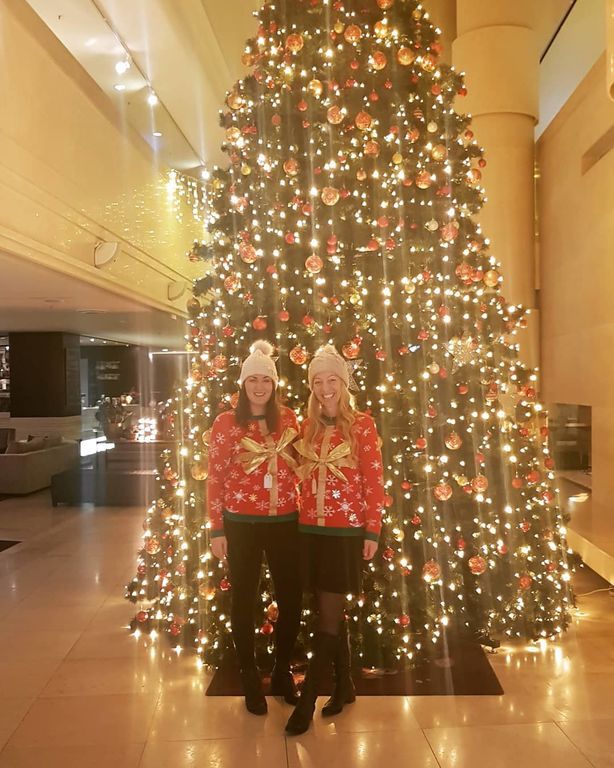 Θα γελάσετε πολύ! Αυτά είναι τα πιο κακόγουστα χριστουγεννιάτικα πουλόβερ που έχετε δει (pics+vid) 