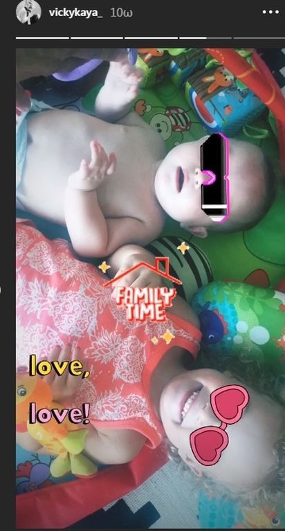 Βίκυ Καγιά: Οι ωραιότερες φωτογραφίες των παιδιών της για το 2018 είναι αυτές (pics)