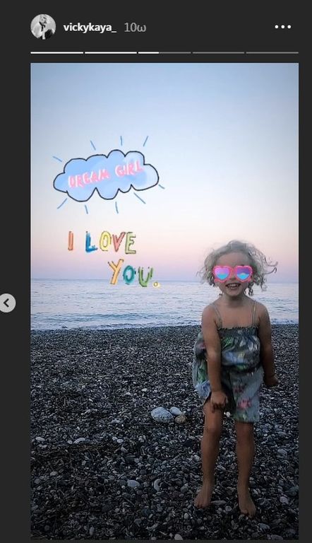 Βίκυ Καγιά: Οι ωραιότερες φωτογραφίες των παιδιών της για το 2018 είναι αυτές (pics)