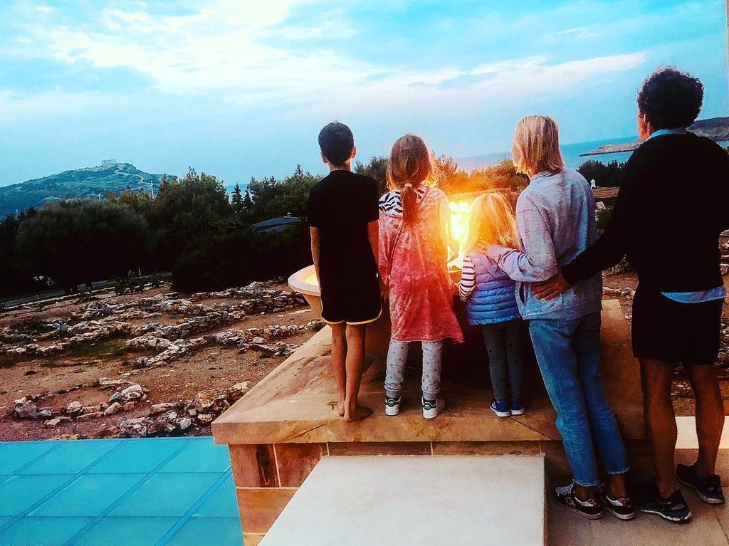 Βίκυ Καγιά: Οι ωραιότερες φωτογραφίες των παιδιών της για το 2018 είναι αυτές (pics)