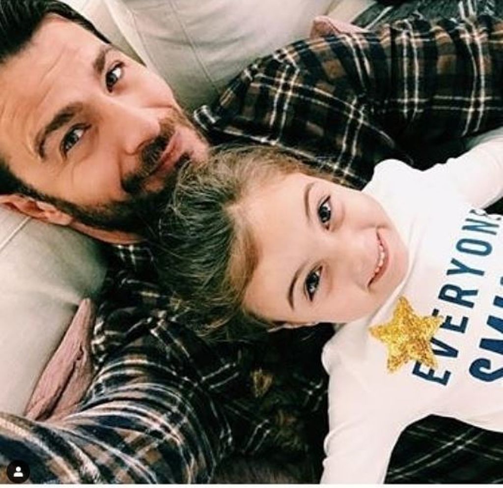 Το τατουάζ: Η μικρή «Λήδα» κλέβει τις εντυπώσεις και παίζει με τη μαμά της στη σειρά! (vid & pics)