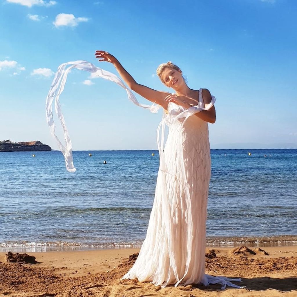 Έγκυος με στιλ! Η Τζένη Θεωνά στις ωραιότερες εμφανίσεις με φουσκεμένη κοιλίτσα (pics)