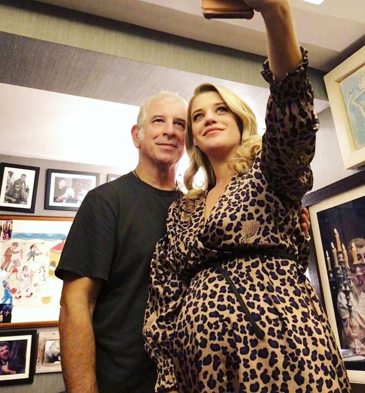 Έγκυος με στιλ! Η Τζένη Θεωνά στις ωραιότερες εμφανίσεις με φουσκεμένη κοιλίτσα (pics)