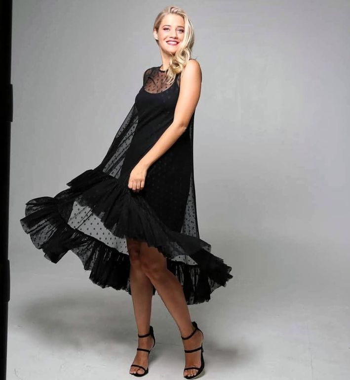 Έγκυος με στιλ! Η Τζένη Θεωνά στις ωραιότερες εμφανίσεις με φουσκεμένη κοιλίτσα (pics)