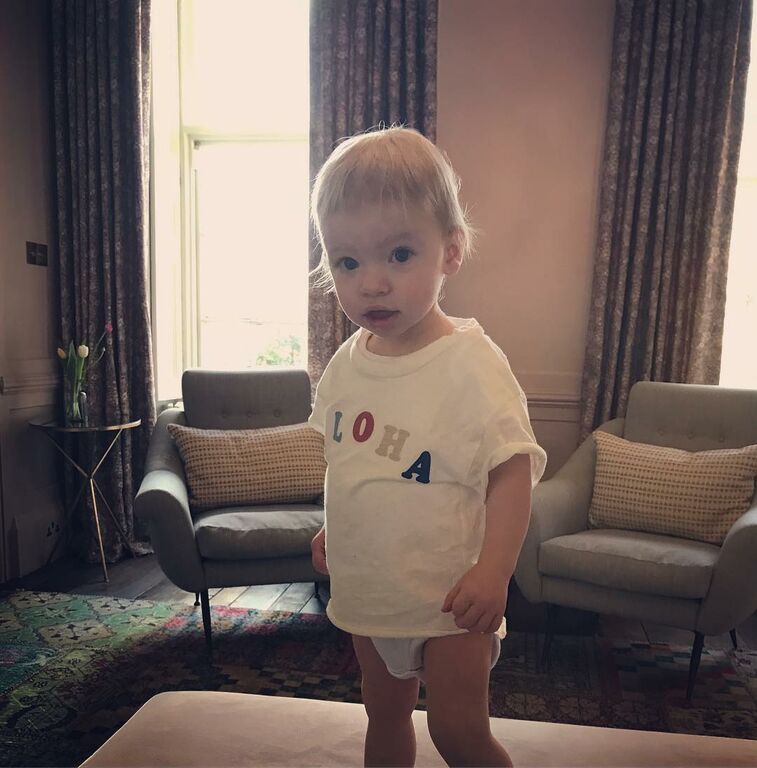 Φωτογράφισε τον γιο της στη μπανιέρα και το Instagram «έλιωσε» (pics)