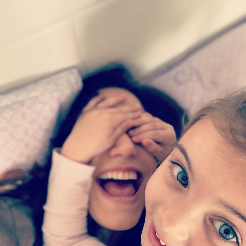 Το Τατουάζ: Δείτε πρώτοι τα παιχνίδια του Γ. Αγγελόπουλου & της μικρής «Λήδας» backstage (pics&vid)