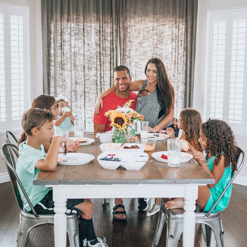 Μητέρα έξι παιδιών μοιράζεται τις σκέψεις της για τη μητρότητα (pics)