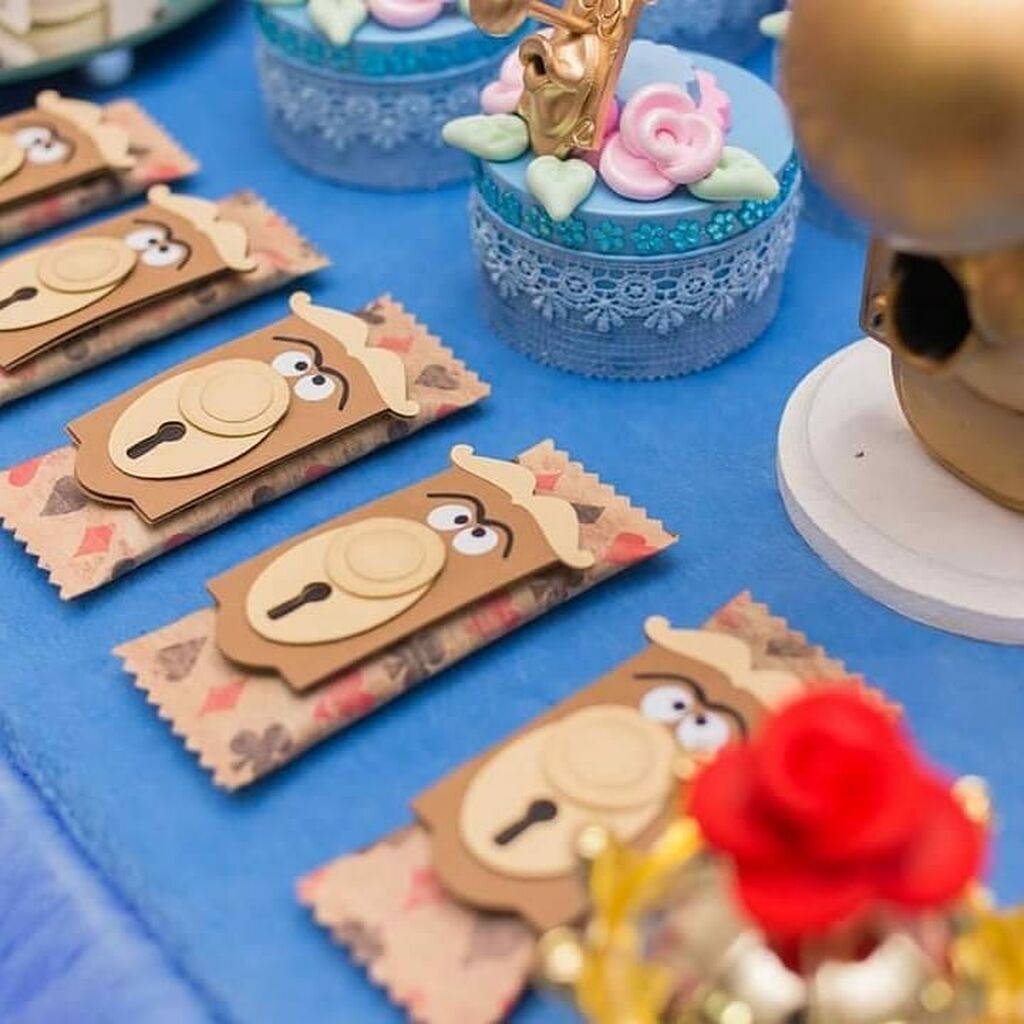 Παιδικό πάρτι με θέμα η Αλίκη στη χώρα των Θαυμάτων - Κάντο όπως η  Kim Kardashian (pics)